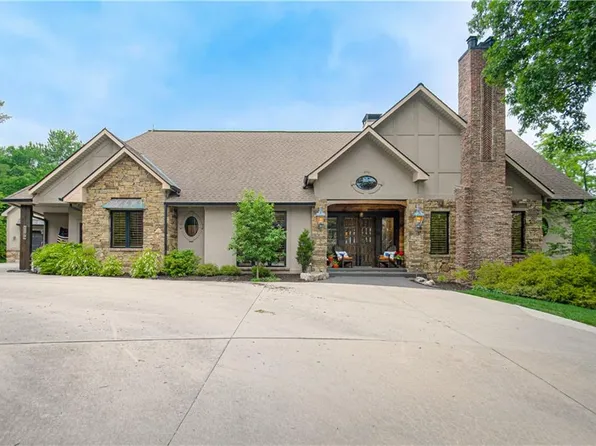 8700 Meadow Ln, Leawood, KS 66206