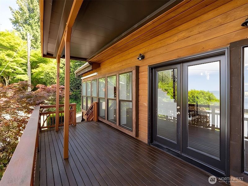 5th image of 2364 Hobart Avenue SW