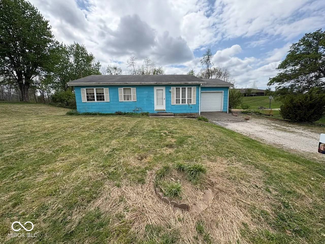 2305 W Beaumont Ln photo 1