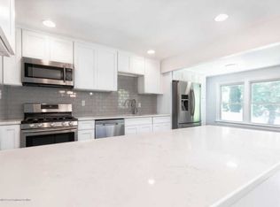 2 Foxcroft Dr, Marlboro, NJ 07746