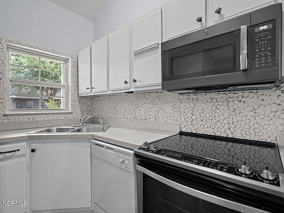 3rd image of 235 Hibiscus Way
