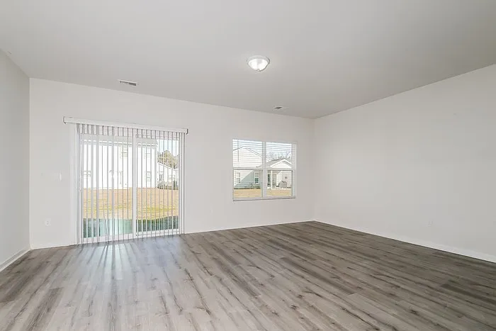 4 bed, 2.5 bath, 2431 sqft, $2,700 — Photo 4