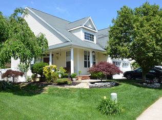 40 Fela Dr, Parlin, NJ 08859