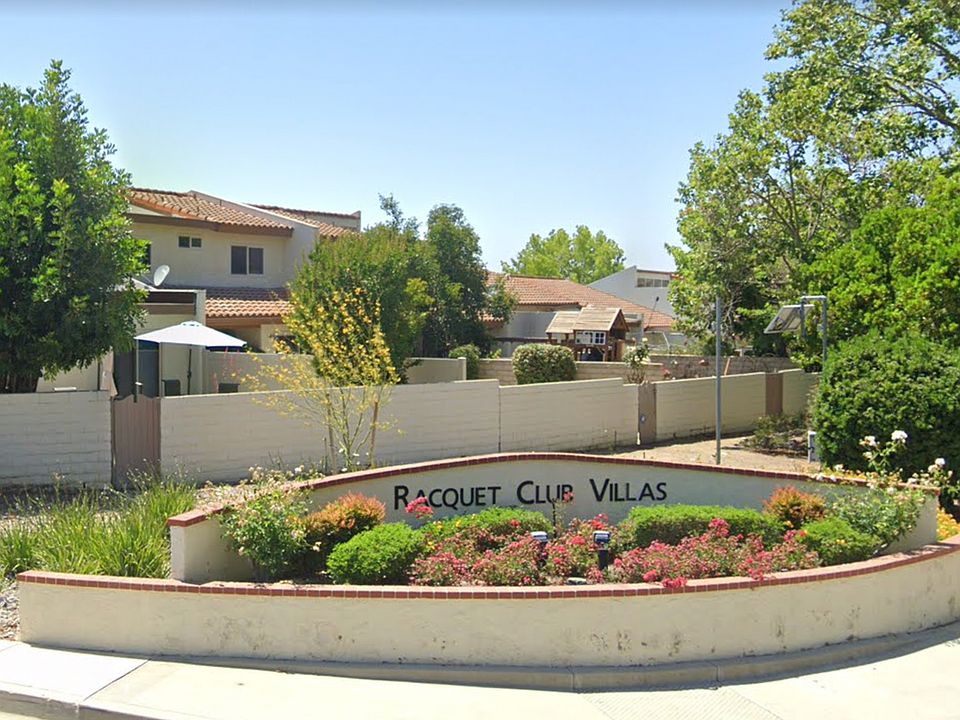1st image of 972 Woodlawn Dr
