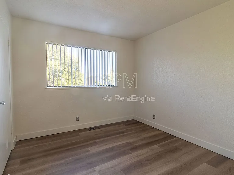 2828 Smoke Tree Cir — Photo 29