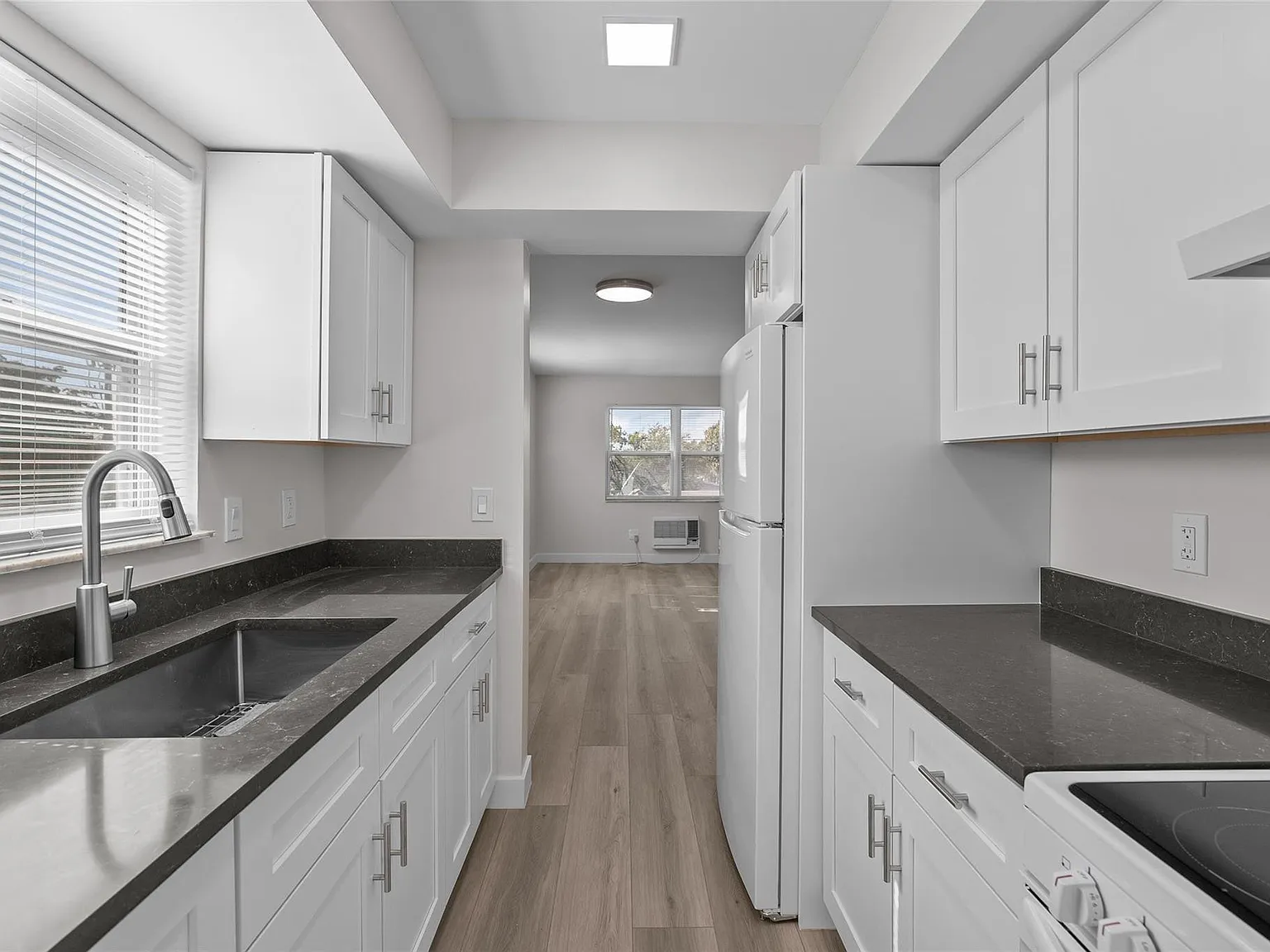 1 bed, 1.0 bath, 640 sqft, $1,600 — Photo 1