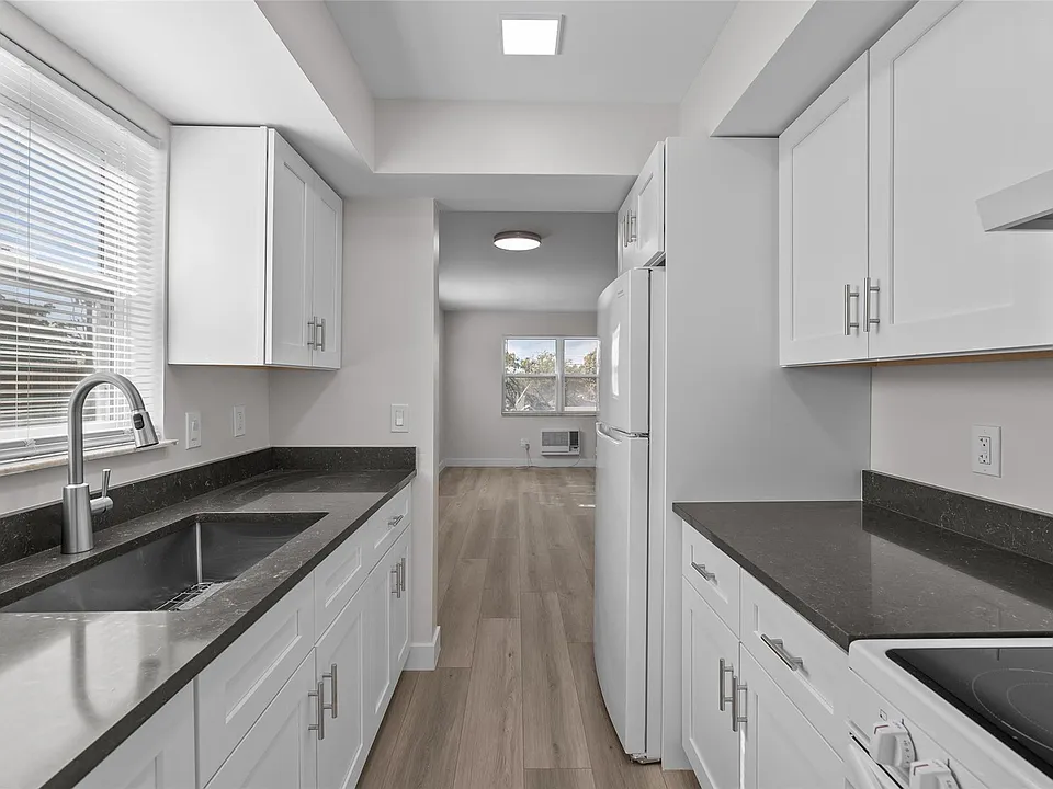 1150 E Sample Rd #202