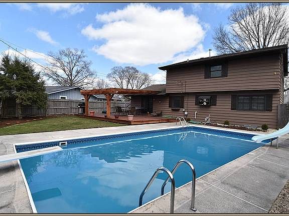 2nd image of 221 Briar Ln