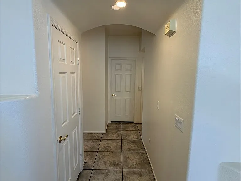 925 Lexington Cross Dr — Photo 9