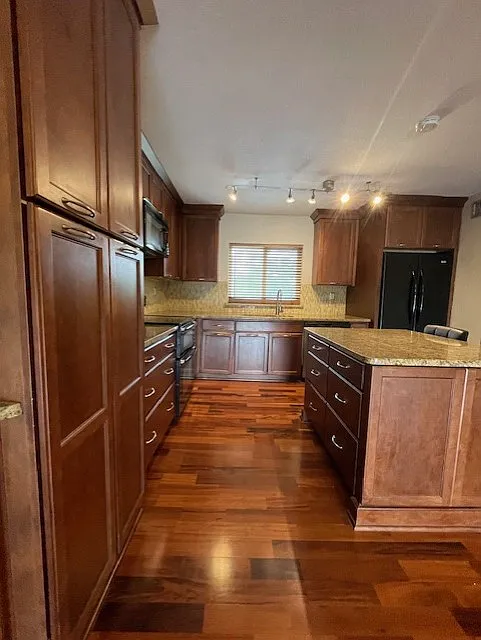 Building Photo - 602 Orange Dr #173