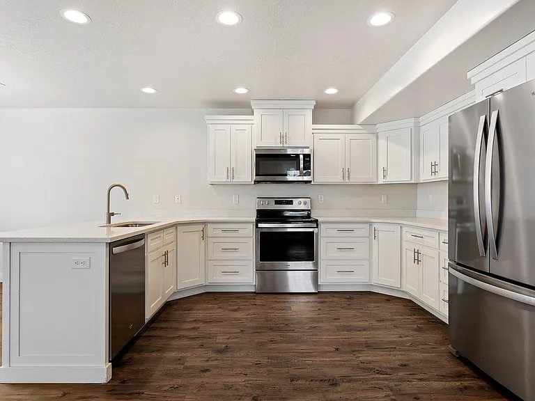 Spacious open kitchen with peninsula island, plenty of counter space