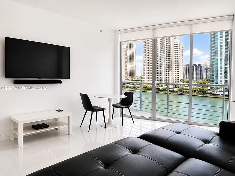 325 Biscayne Blvd #717 — Photo 3