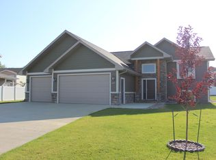 1977 Yellowstone Cir, Dickinson, ND 58601