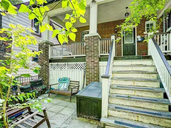 92 Neville Park Blvd #3, Toronto, ON M4E 3P8