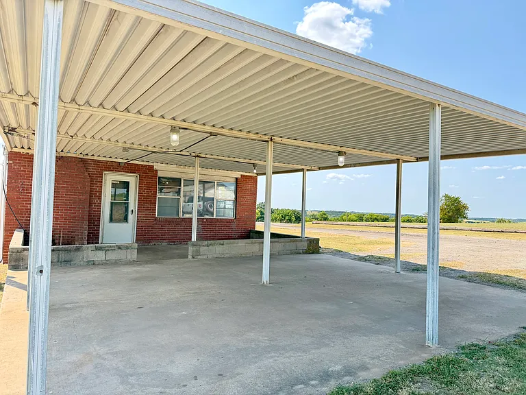 2919 W Main St — Photo 32