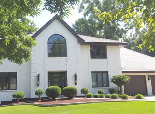 2221 Donegal Dr, Darien, IL 60561