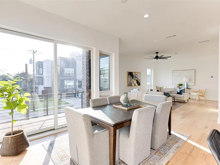 2336 N Carroll Ave — Photo 11