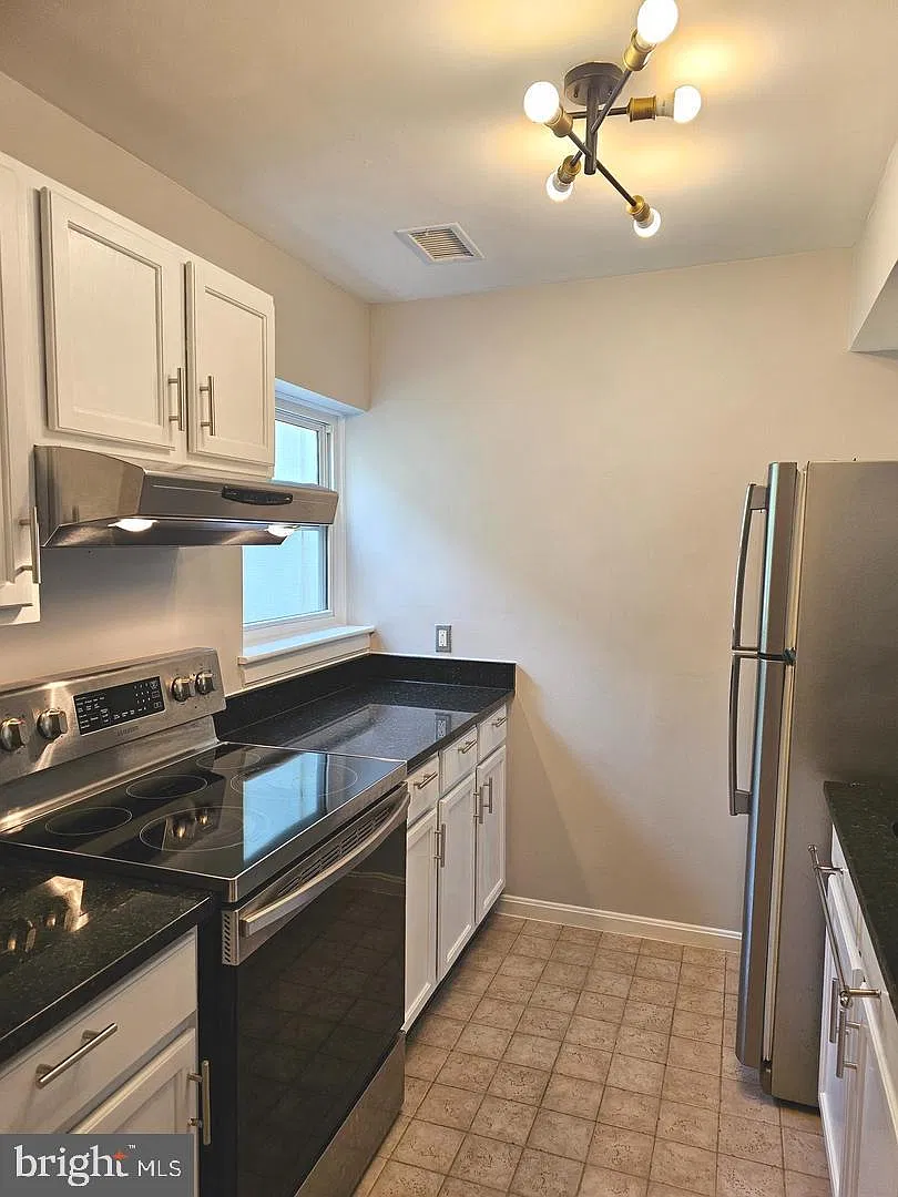 3 bed, 1620 sqft, $2,600 — Photo 3