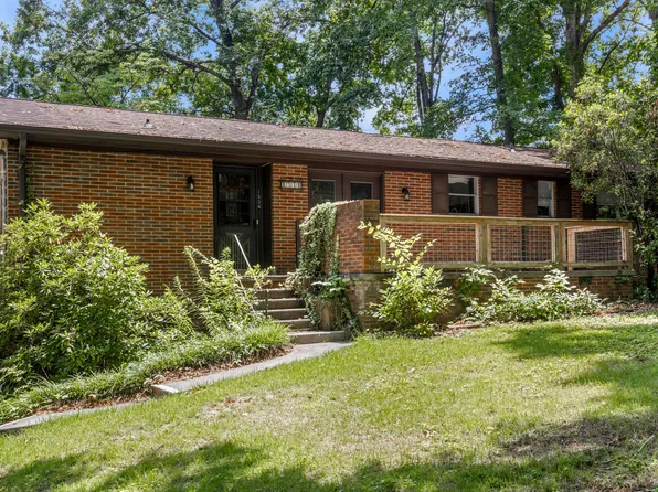 1534 McIlvaine Dr, Maryville, TN 37803
