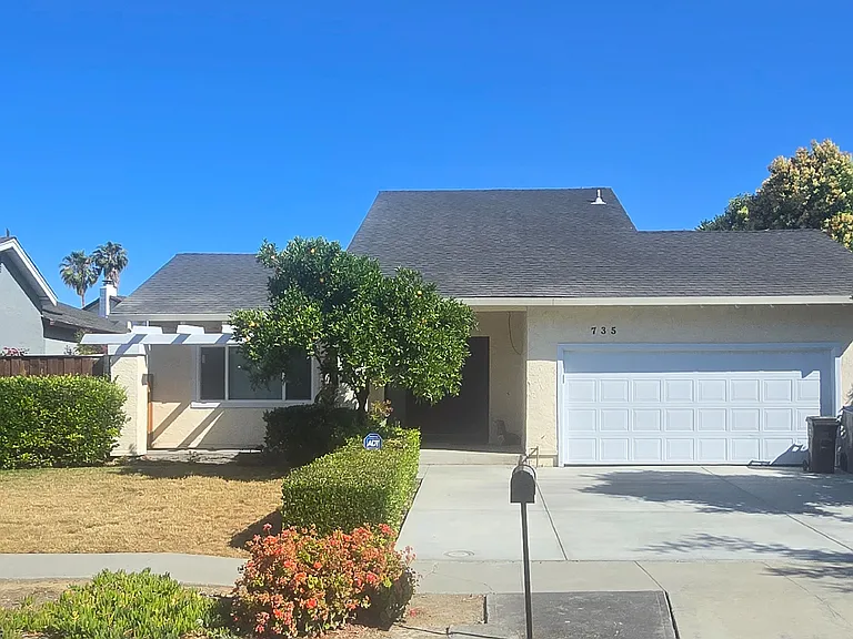 735 Amanda Dr — Photo 1