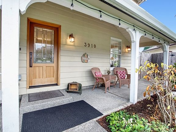 4th image of 3910 Brigadoon Dr SE