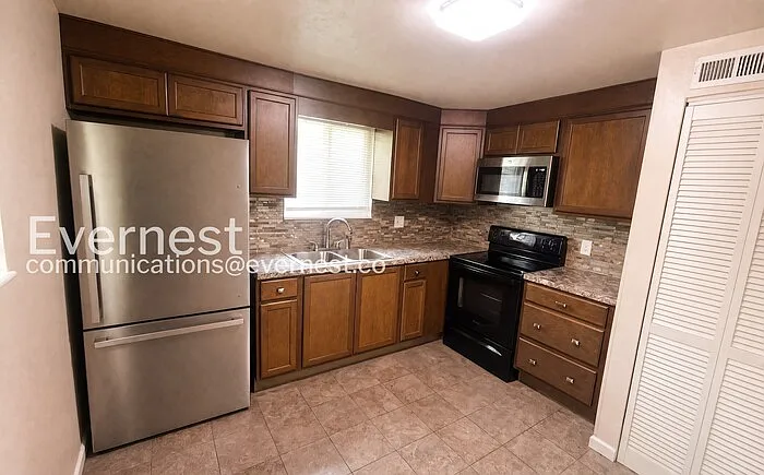 970 Concord Ave — Photo 4