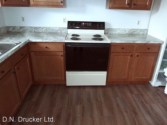 3rd image of 628 Sunflower Dr