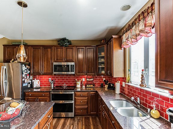 4th image of 108 Brooks Dr