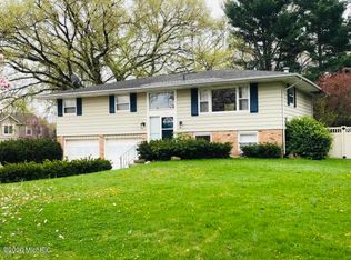 1540 S Windsor Dr, Saint Joseph, MI 49085