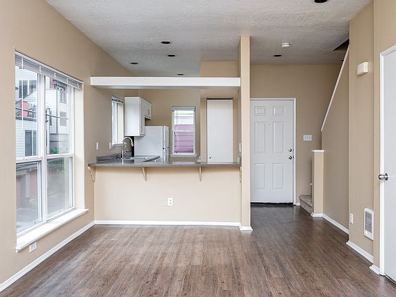 Goose Hollow | Dining Room