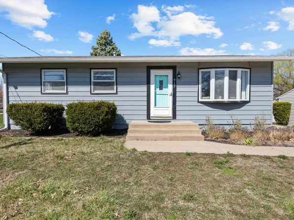 917 Wisconsin St, Le Claire, IA 52753