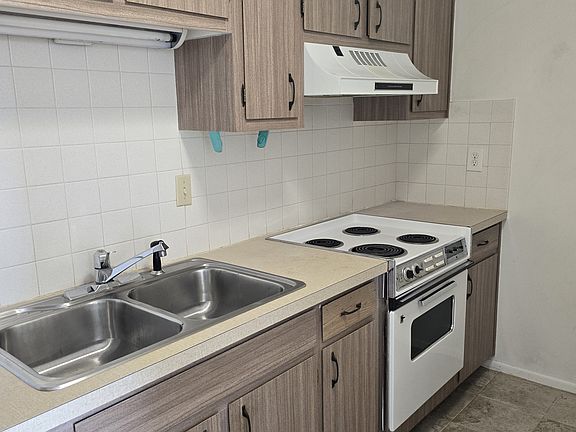 5th image of 4365 Tahitian Gardens Cir APT E