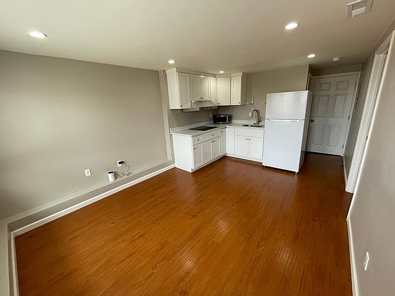 4th image of 64 Shelbourne Ave