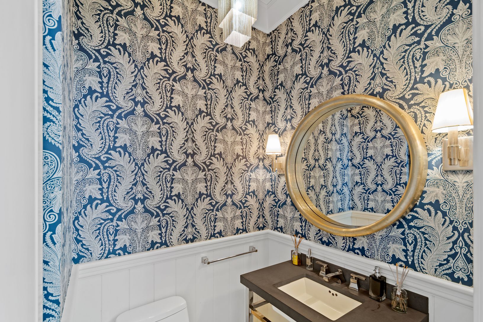  Ground floor powder room