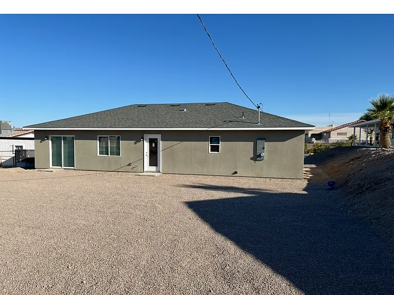 2740 Inverness Dr — Photo 12