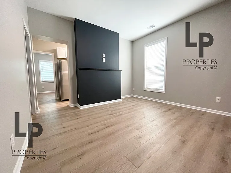 426 N Broadway #4 — Photo 1