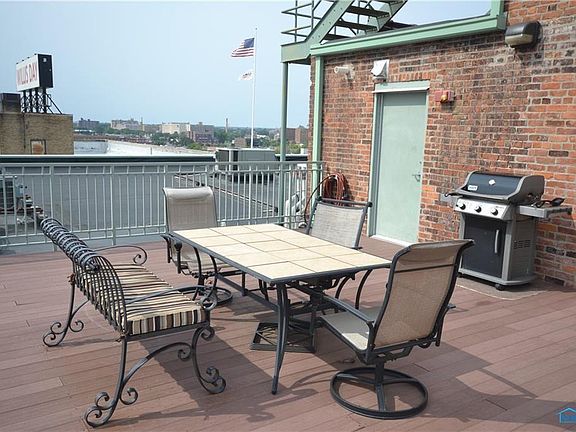 4th image of 745 Washington St APT 206