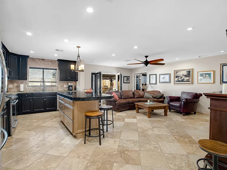 2032 E La Jolla Dr — Photo 11