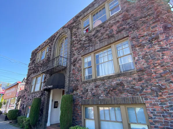 3334 SE Hawthorne Blvd APT 301, Portland, OR 97214