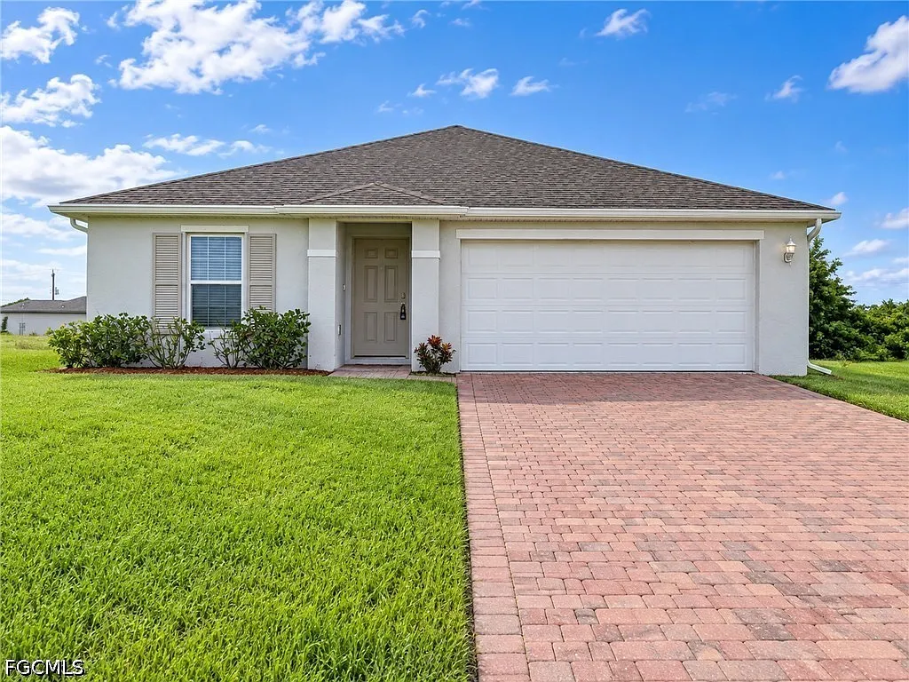 3 bed, 2.0 bath, 1367 sqft, $2,000 — Photo 1