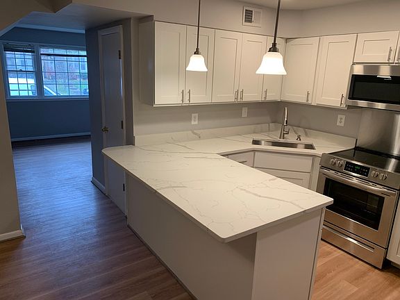 Large Kitchen Peninsula