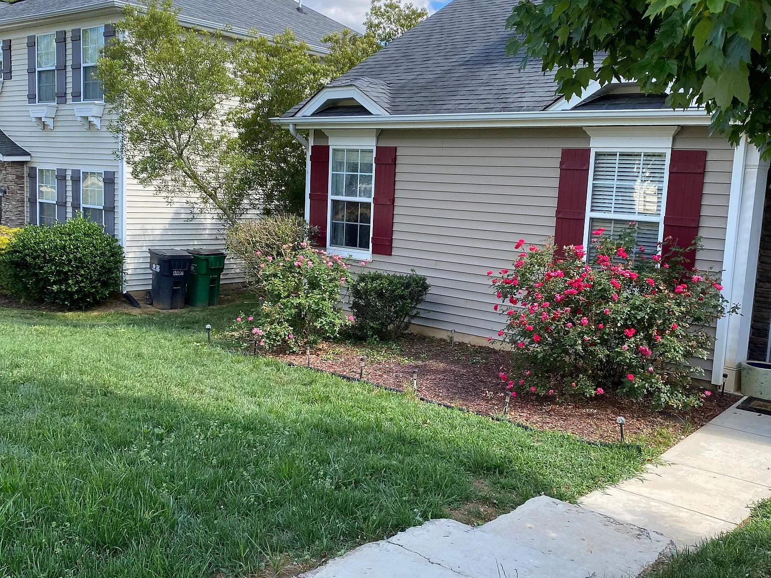 3 bed, 2.5 bath, 2190 sqft, $2,175 — Photo 2