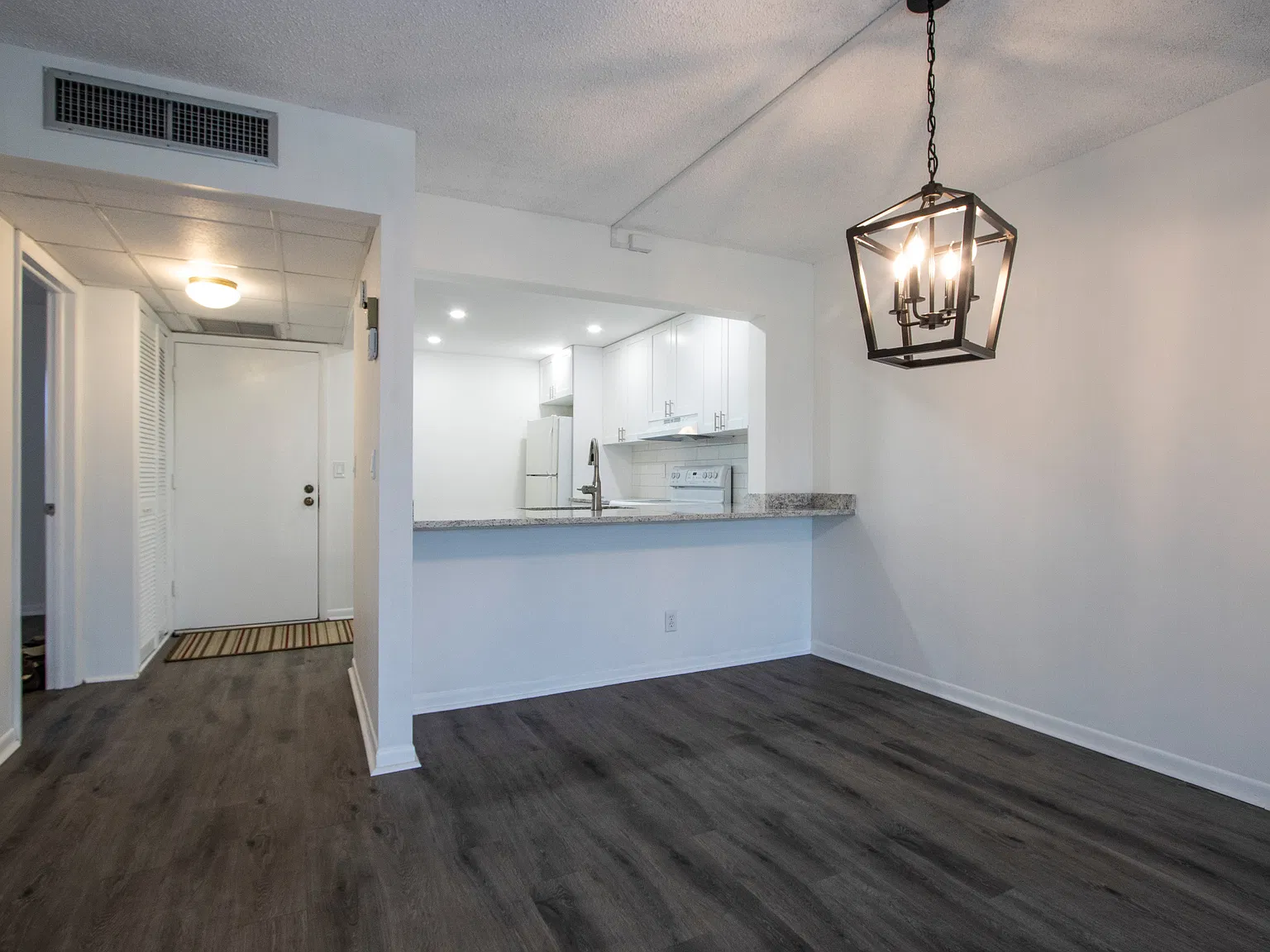 2 bed, 1000 sqft, $1,699 — Photo 2