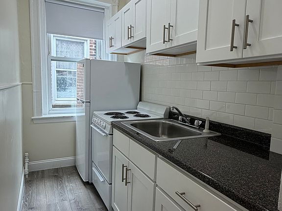 3rd image of 1824 Beacon St APT 7