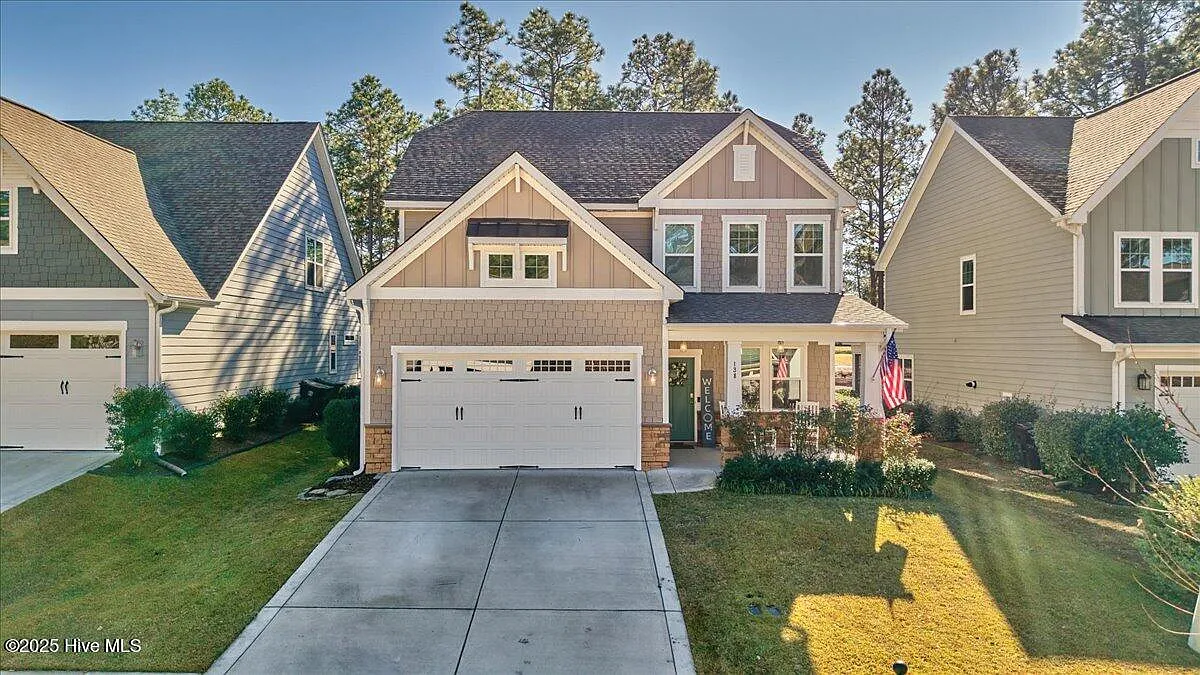 4 bed, 2.5 bath, 2773 sqft, $2,800 — Photo 1