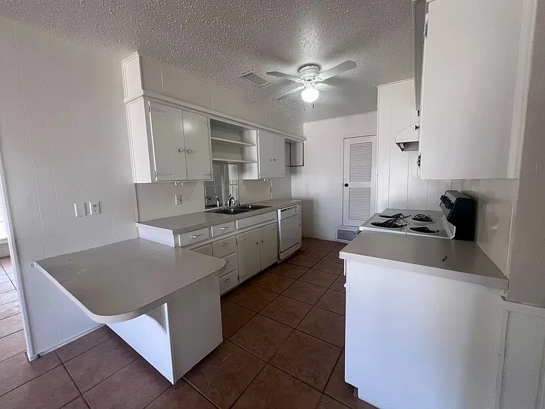 PM2 - 1310 65th Drive — Photo 6