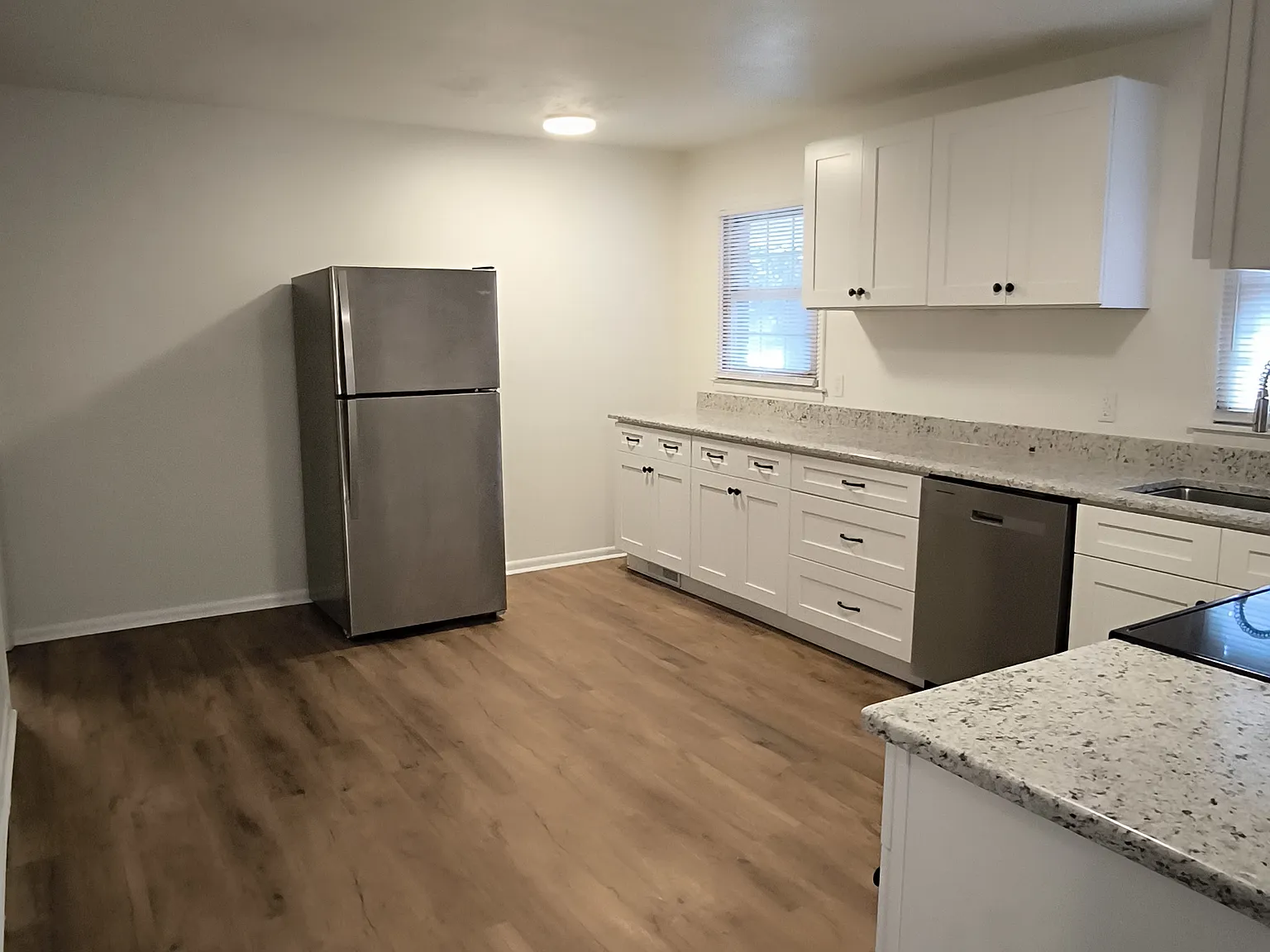 3 bed, 1354 sqft, $1,500 — Photo 2
