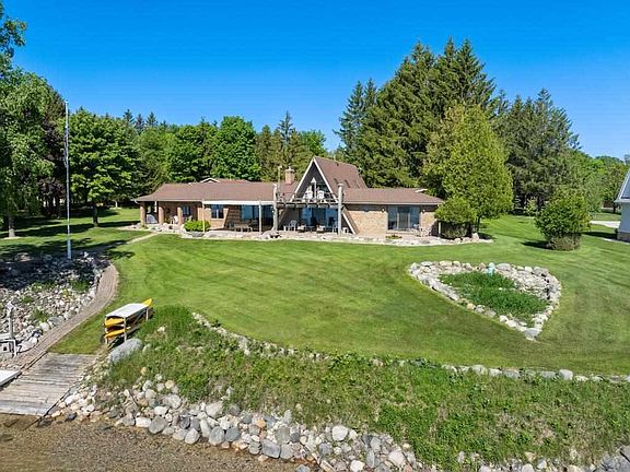 5th image of 1047 N West Torch Lake Dr