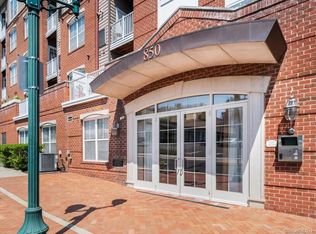 850 E Main St APT 203, Stamford, CT 06902