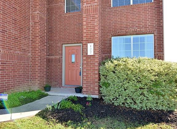3rd image of 122 Parkland Dr